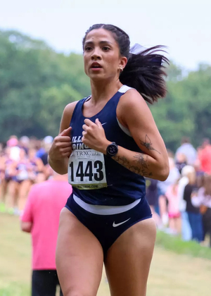 Kaleigh Inniss running cross country