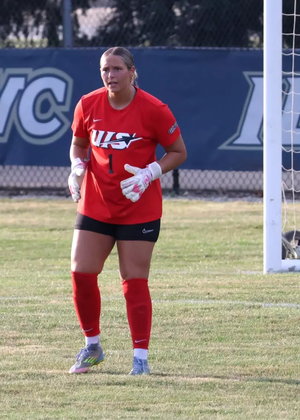 Gigi Yurevich in goal for the UIS Prairie Stars