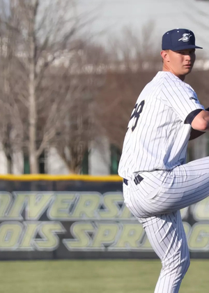 Zane Danielson pitching at UIS