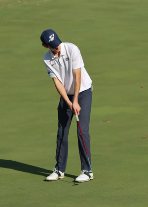 Brady Wilson golfing