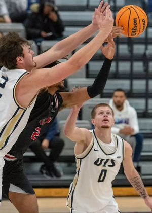 UIS men's basketball student-athletes