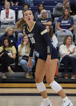 Alexis Schwartz playing volleyball