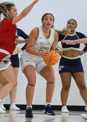 Allysia McDaniel playing basketball