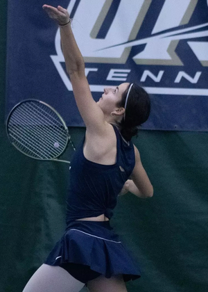 Carmen Llopis Fabra serving