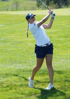 Elaine Grant golfing