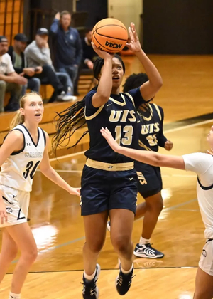 Emari Doby shooting the ball