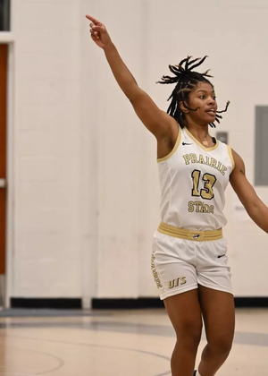 Emari Doby playing basketballl
