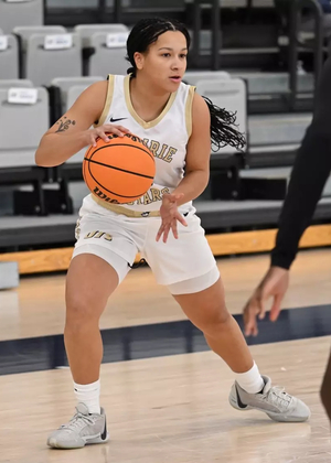 Kayla Rice playing basketball