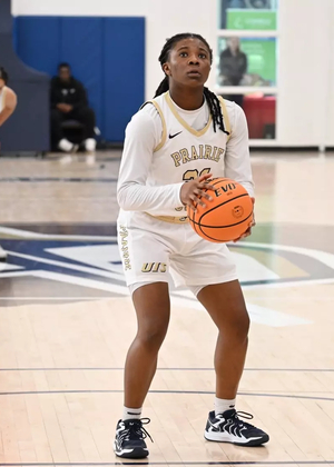 Saharra Murphy shooting free throw
