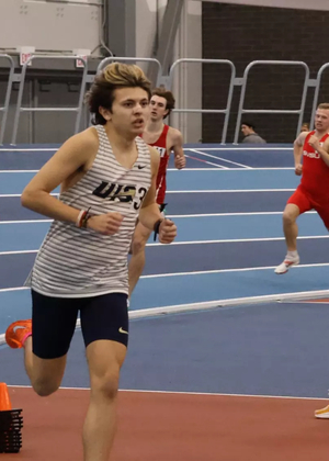 Dom Cantarini running at Lewis Invite