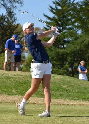 Elaine Grant golfing
