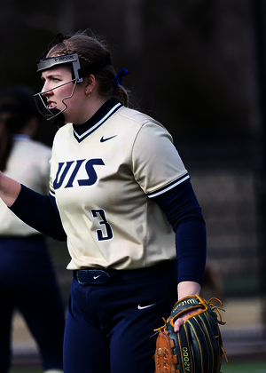Ella Brinkley playing third base