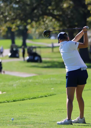 Elaine Grant golfing