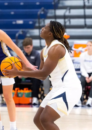 Alandyn Simmons shooting a free throw