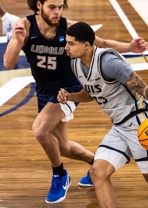 Tye Banks playing basketball at UIS