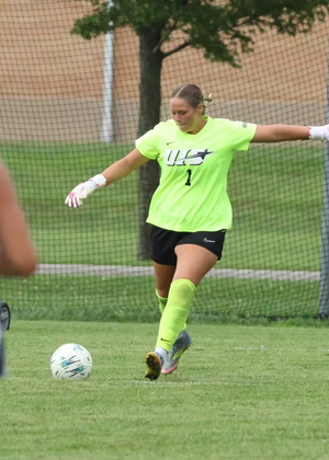 Gigi Yurevich in goal for the UIS prairie stars