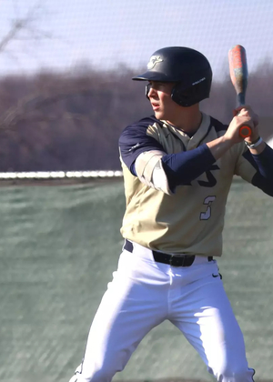 Kaden Griffitts batting