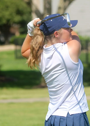 UIS golfer during practice round