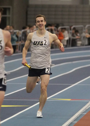 Ryan Jones finishing the 4x400m race