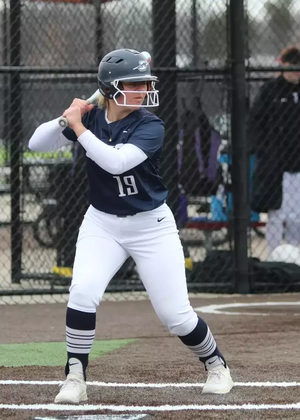 Hailey Niebrugge batting