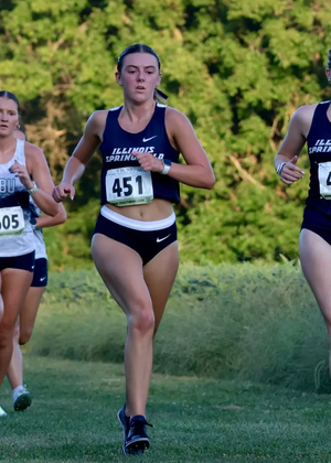 Freshmen UIS cross country runners Elly and Natalie