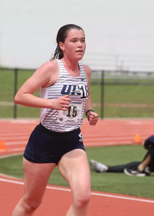 Emma Leahy racing outdoor track