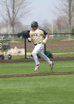 Ivan Dahlberg running to home plate