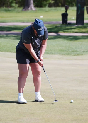 Isabelle Segal putting