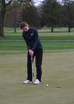 Lia Rody putting