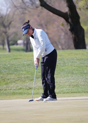 Sara Prieto putting