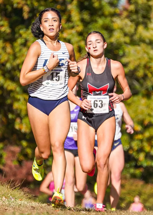 Kaleigh Inniss running xc