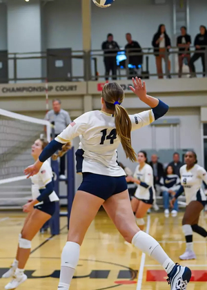 Kendall Johnson playing volleyball