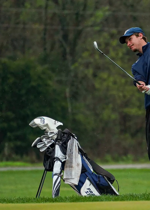Sacha Lamraski golfing