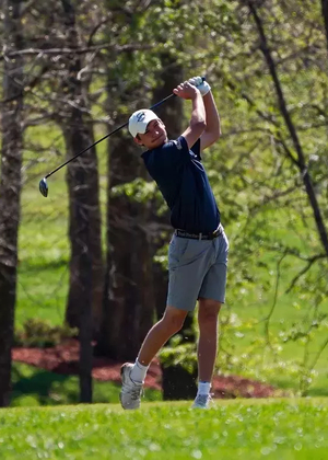 Sacha Lamraski golfing