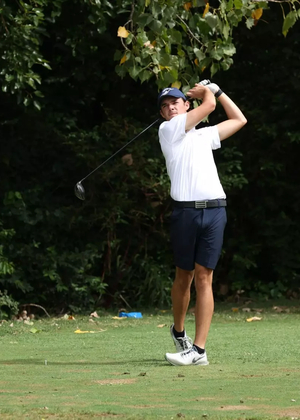 Jake Baldin golfing