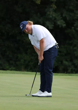 Peyton Woods putting