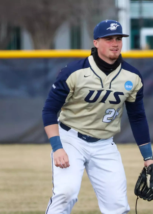Johnny Wendling playing third base