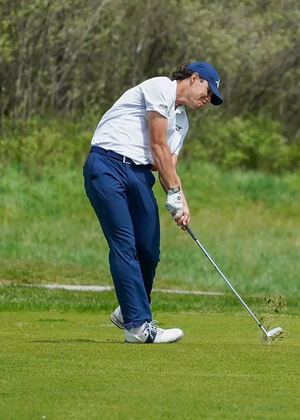 Julien Babineau golfing