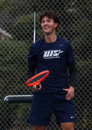 Lukas Pieringer playing tennis at UIS