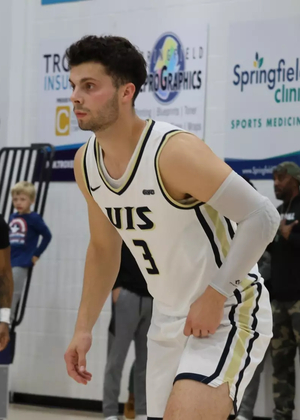 Max Kunnert playing basketball
