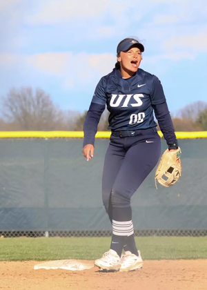 Olivia DeLuca playing second base