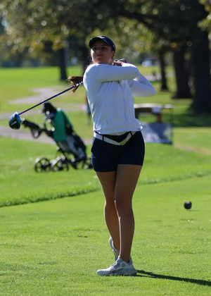 Sara Prieto golfing