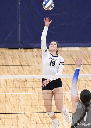 Makenna Cox outside hitter playing volleyball