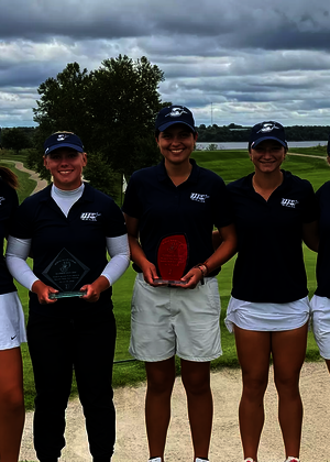 UIS Women's golf team photo after a win