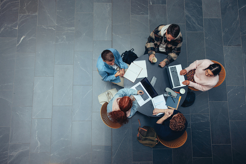 Students collaborating around a table in a UIS learning community