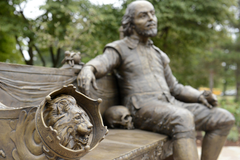 Shakespeare bench statue at UIS