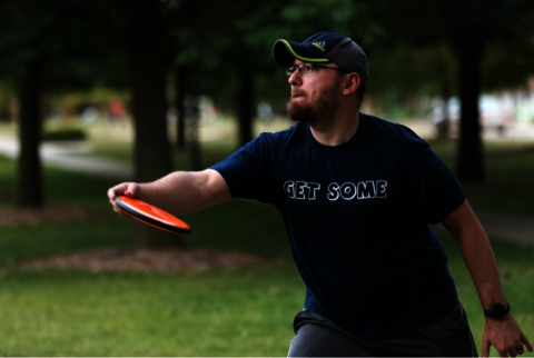 man playing disc golf