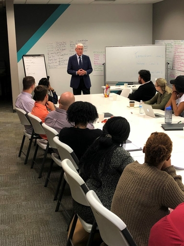 students meeting with the former governor of Illinois