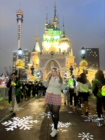 Mackenzie Bateman in front of a lit-up castle.