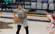 Tye Banks playing basketball